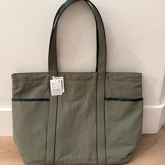 Lululemon Daily Multi-Pocket Tote | Bayleaf Green | Commuter/Gym Bag- NWT - Picture 3 of 10